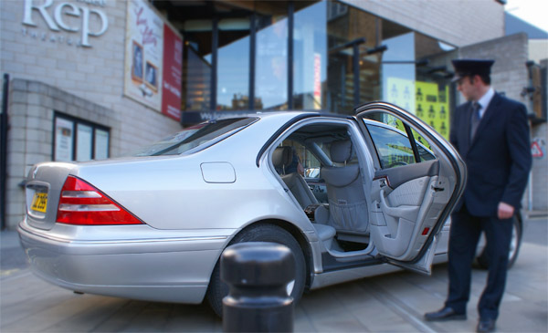Dundee Rep - Hire Class Cars Dundee
