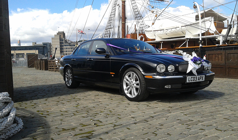 Jaguar wedding car with ribbons - Hire Class Cars Dundee - Weddings, special occasions